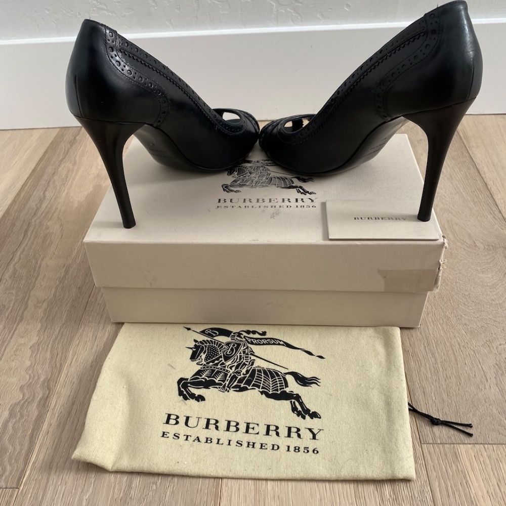 Burberry Black Leather Brogue Peep Toe Pumps - Size 40 EU - Retail $475 - Picture 2 of 8